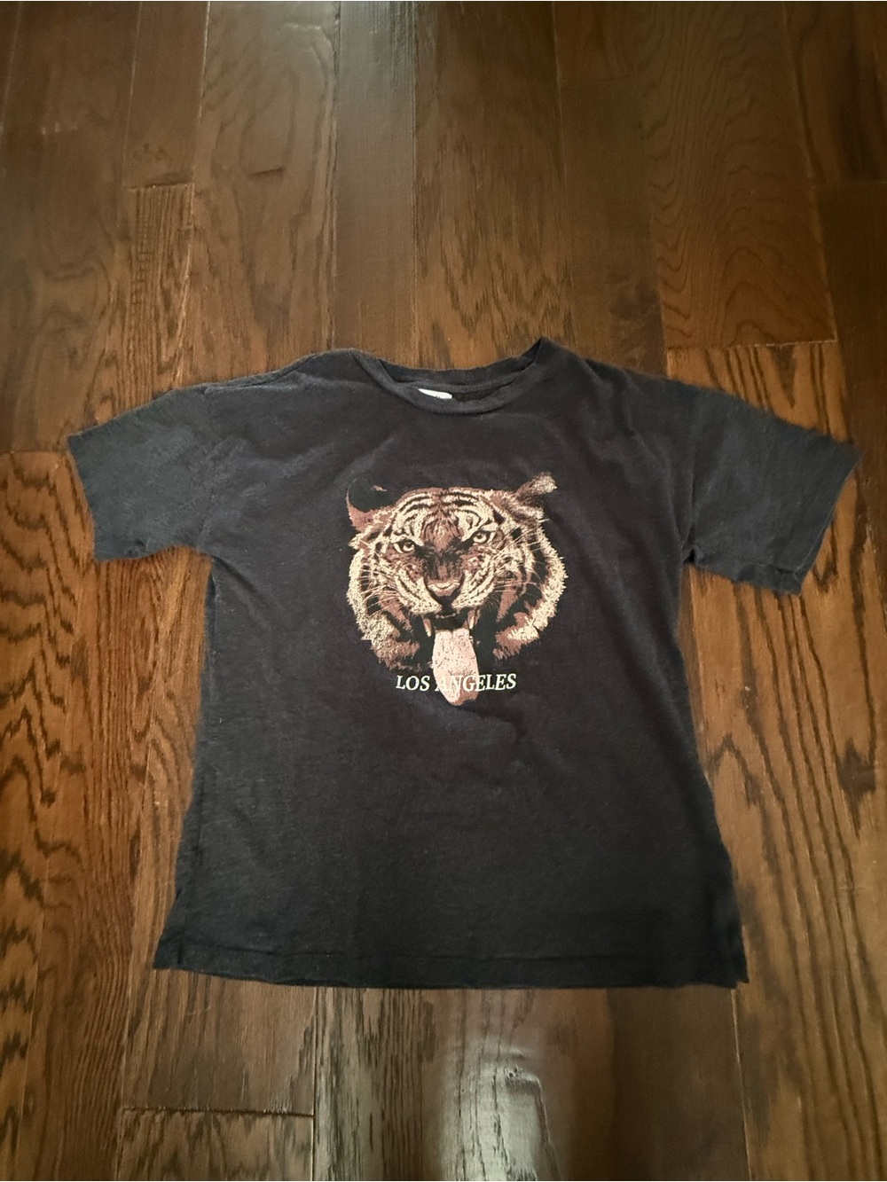 Los Angeles Tiger Graphic women’s  T-Shirt - XL Black check measurements
